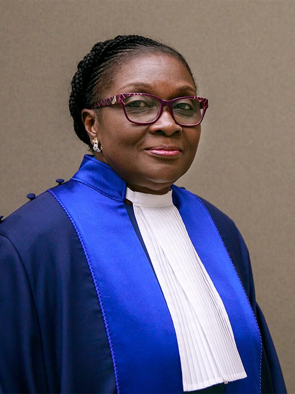Reine Alapini-Gansou